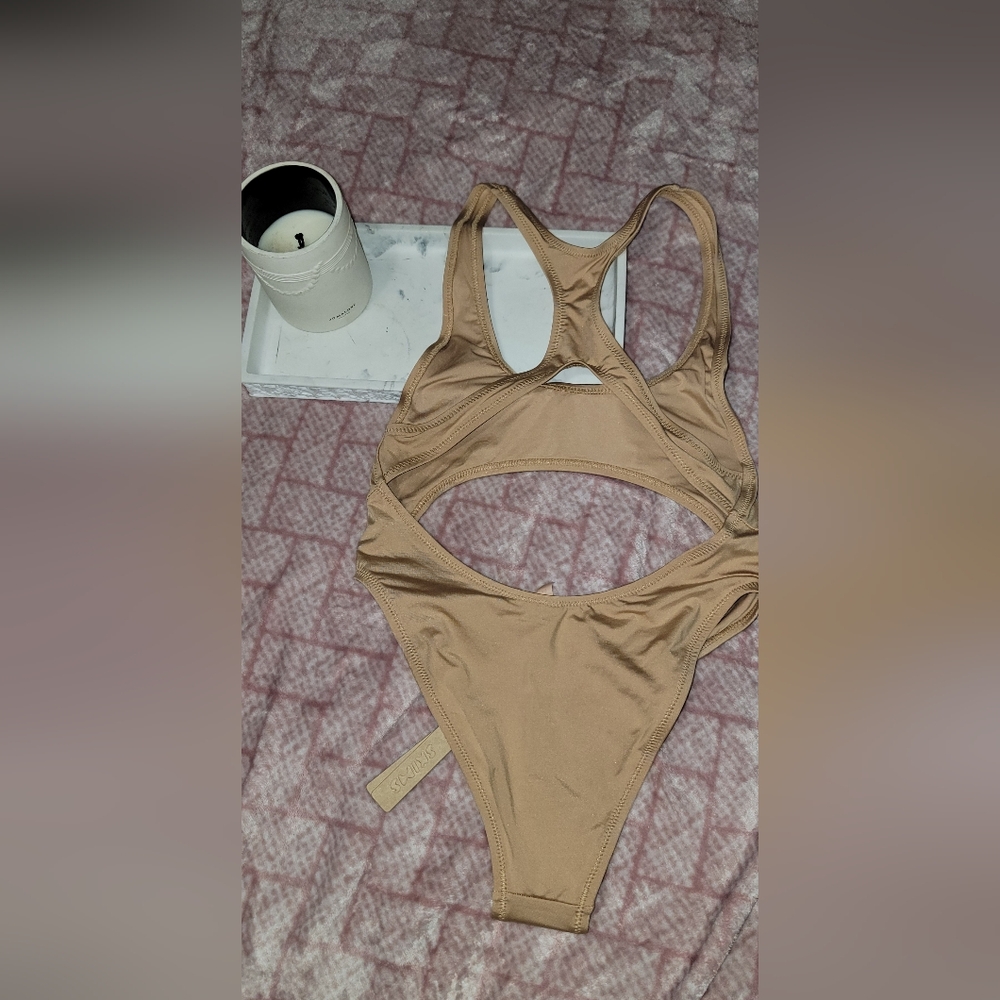 SKIMS SIGNATURE SWIM CUT OUT MONOKINI - Picture 3 of 8